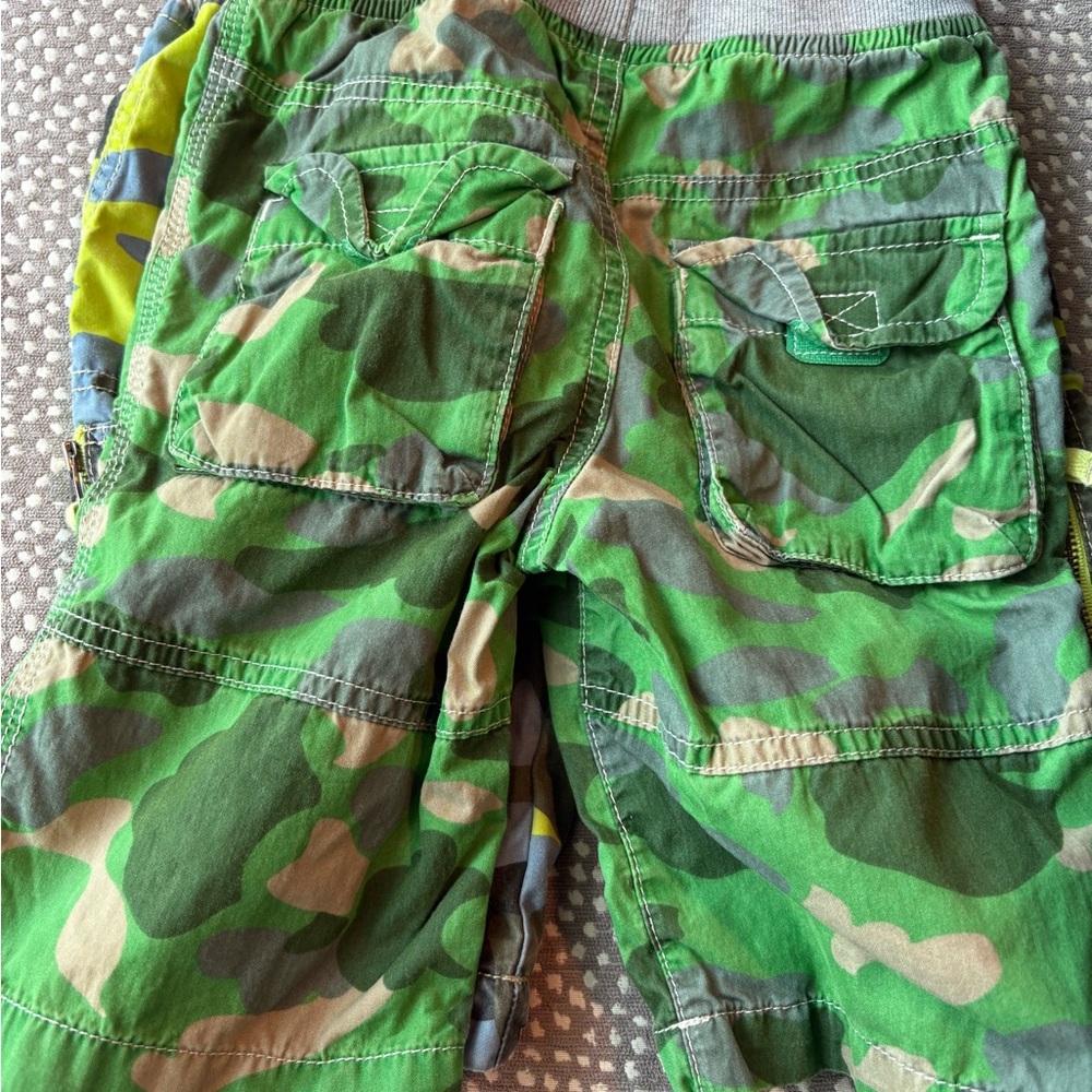 Mini boden camouflage cargoshorts size 4 elasticized waistbands drawstring cords - Picture 2 of 6